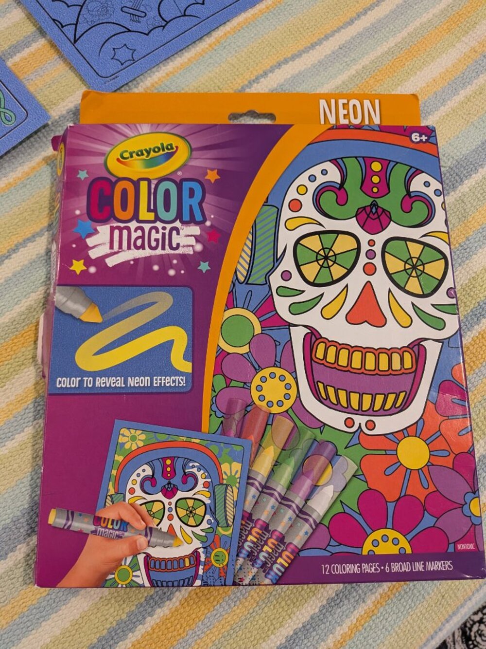 Color Magic Neon Pages + Markers - Picture 3 of 6
